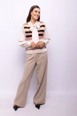 Calça largas com pregas