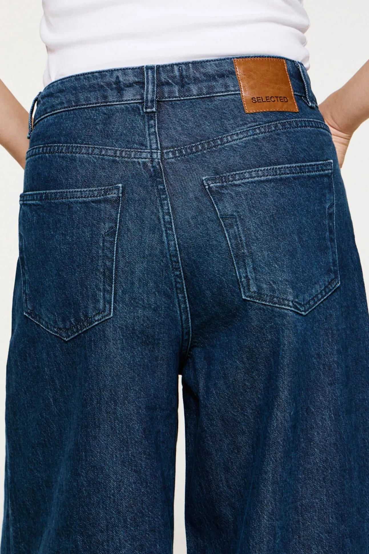 Calça plissado de algodão orgânico.