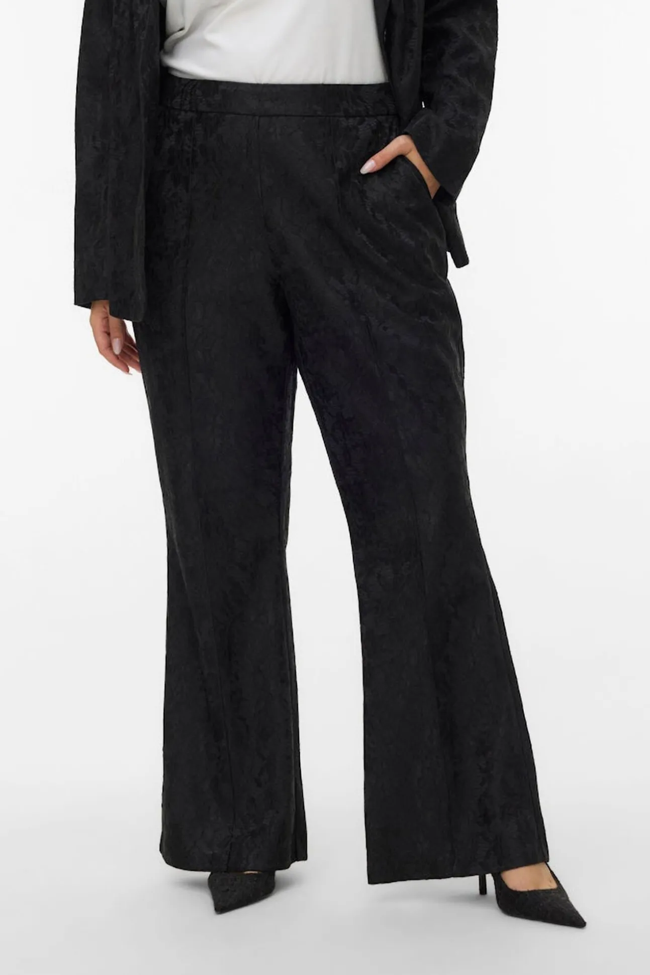 Calça plus size de renda renda