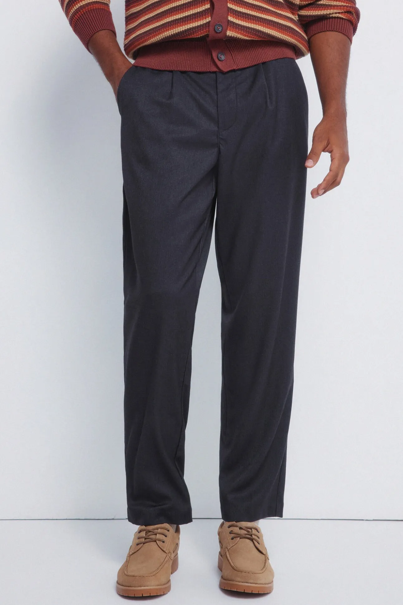 Calça retas com pregas, corte largo