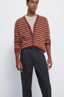 Calça retas com pregas, corte largo