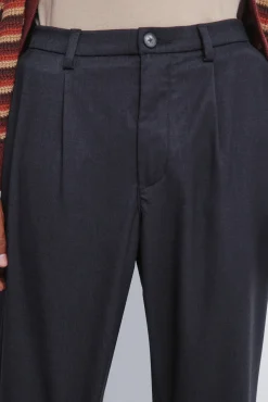 Calça retas com pregas, corte largo