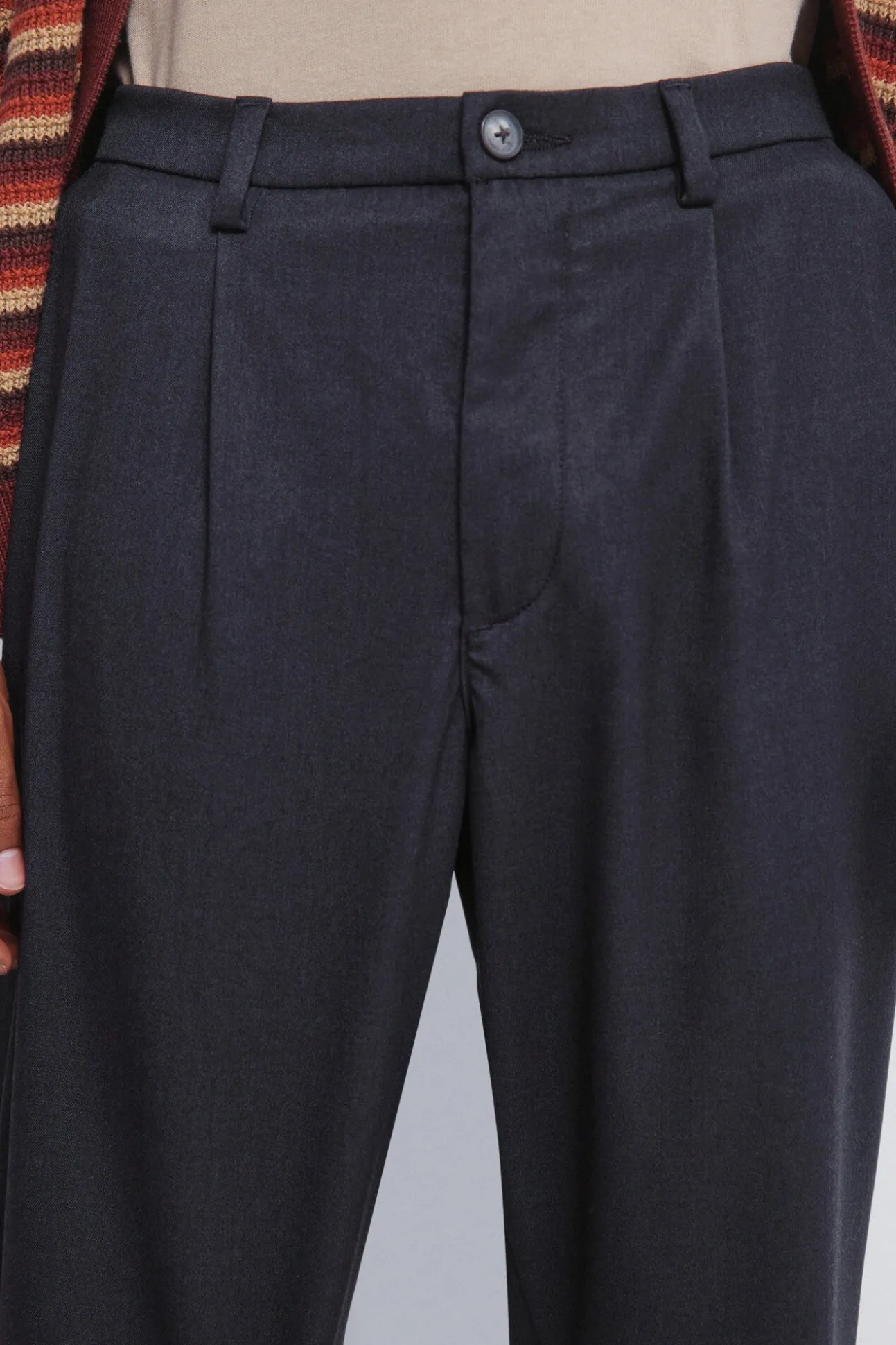 Calça retas com pregas, corte largo