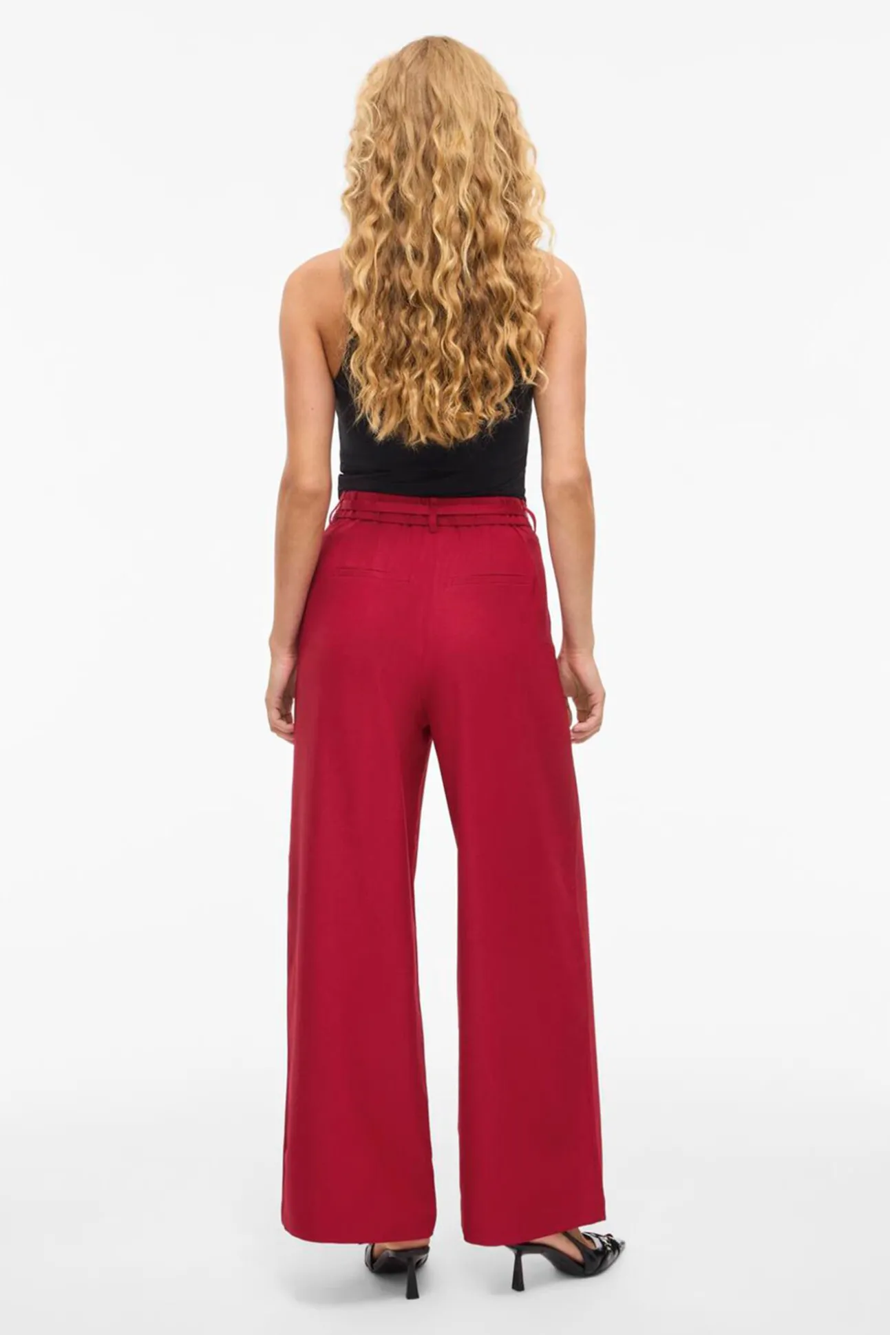 Calça social de pernas largas com cinto de flores
