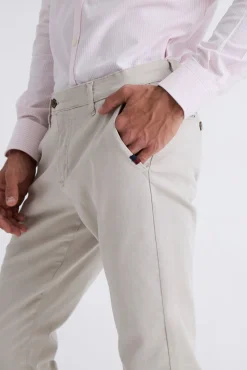 Calças chino justas