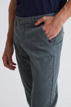 Calças chino justas