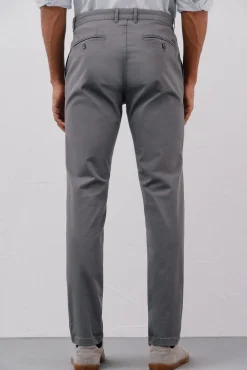 Calças chino leves corte slim