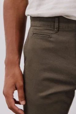Calças chino leves corte slim