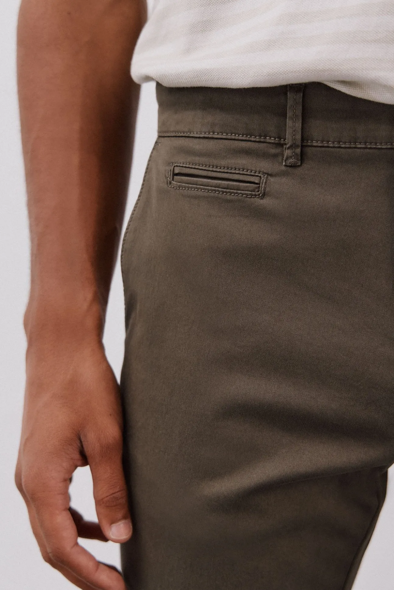 Calças chino leves corte slim