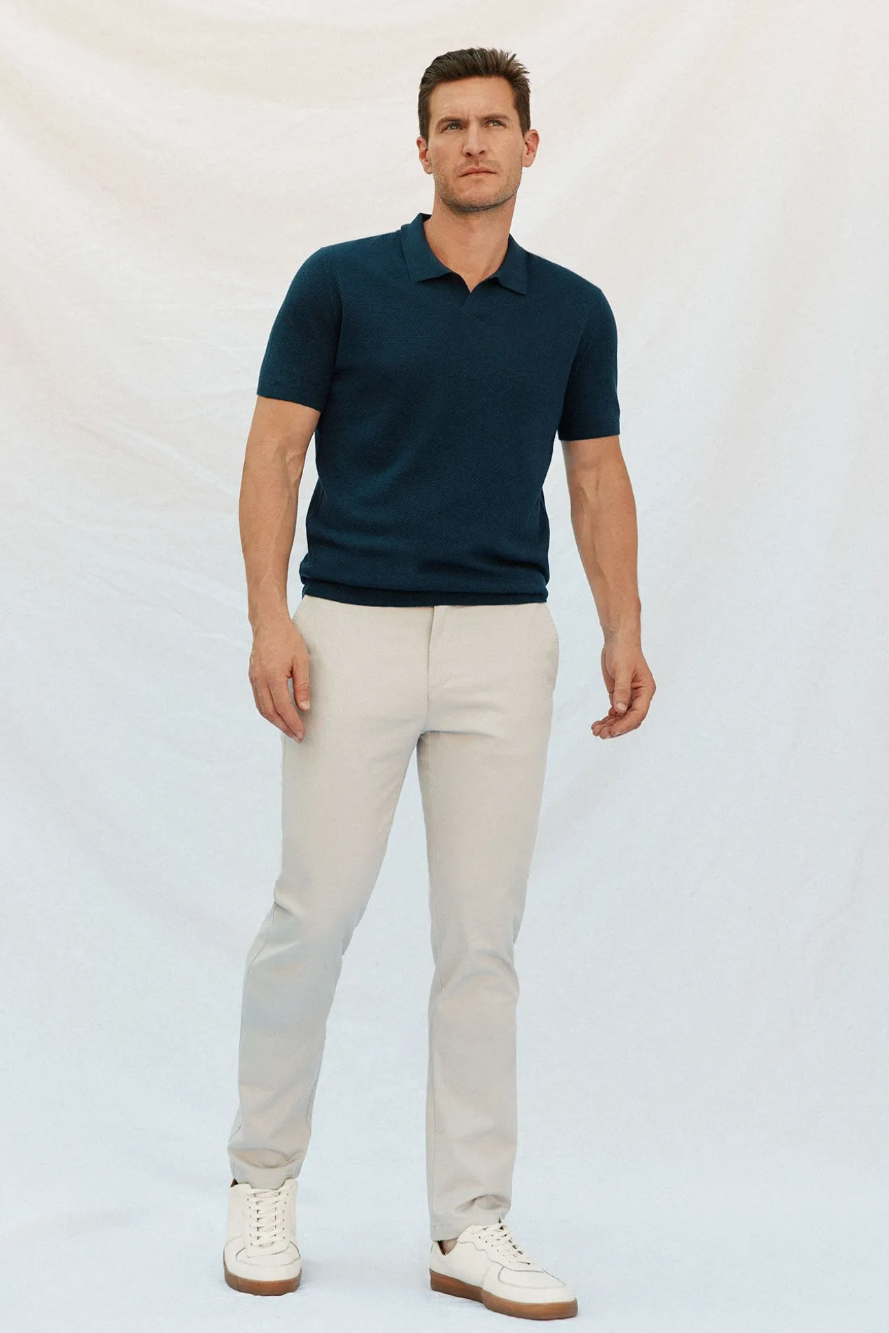 Calças chino leves regular fit