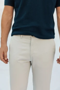 Calças chino leves regular fit
