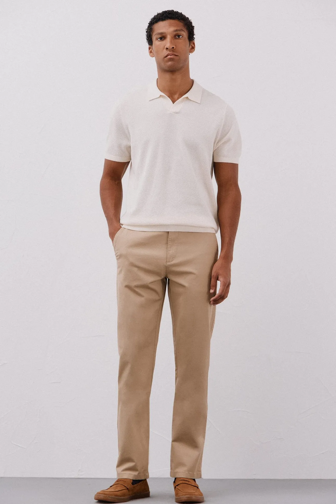 Calças chino leves regular fit
