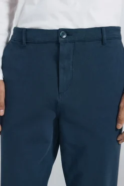 calças chino slim fit confortáveis
