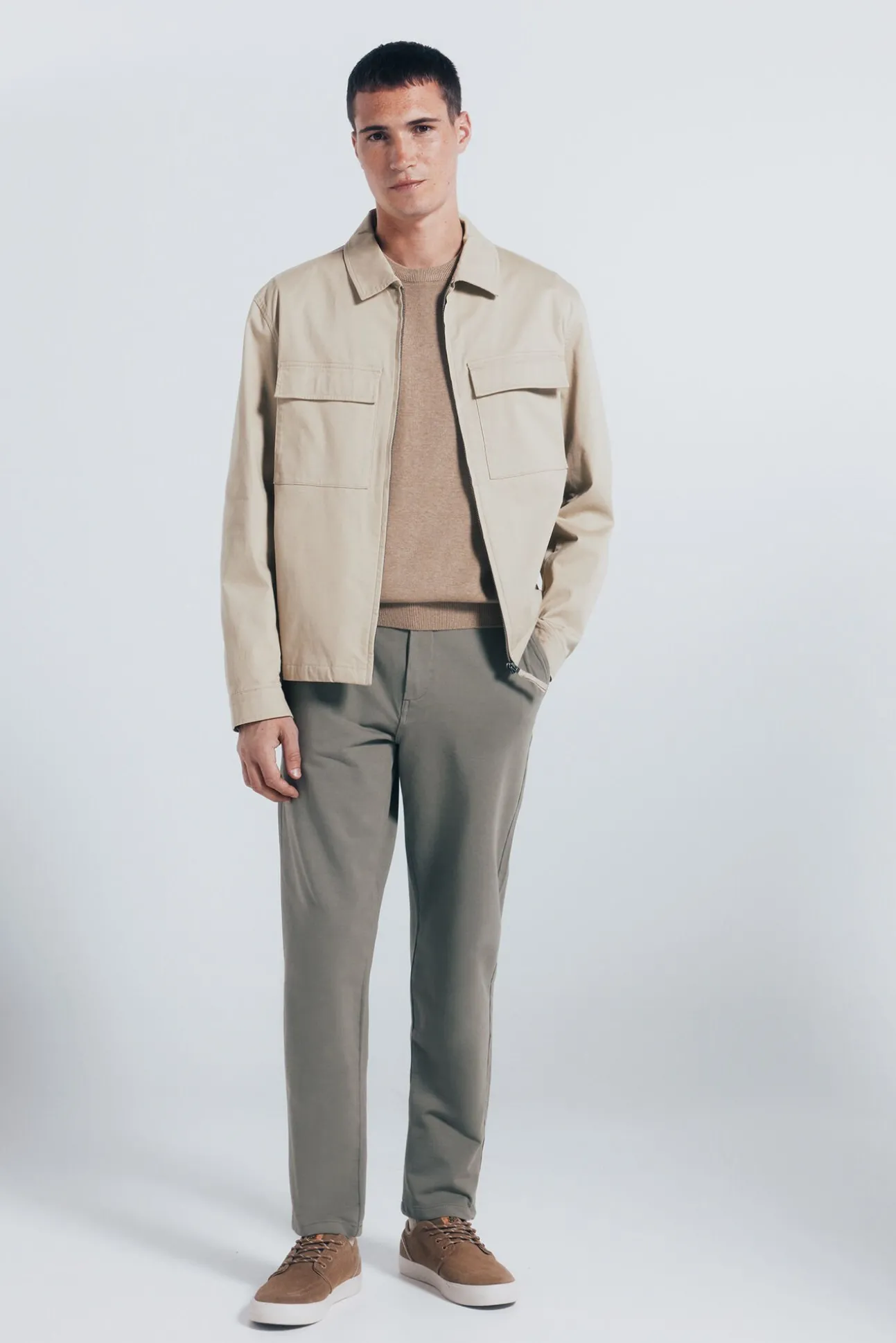 calças chino slim fit confortáveis