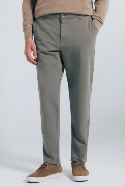 calças chino slim fit confortáveis