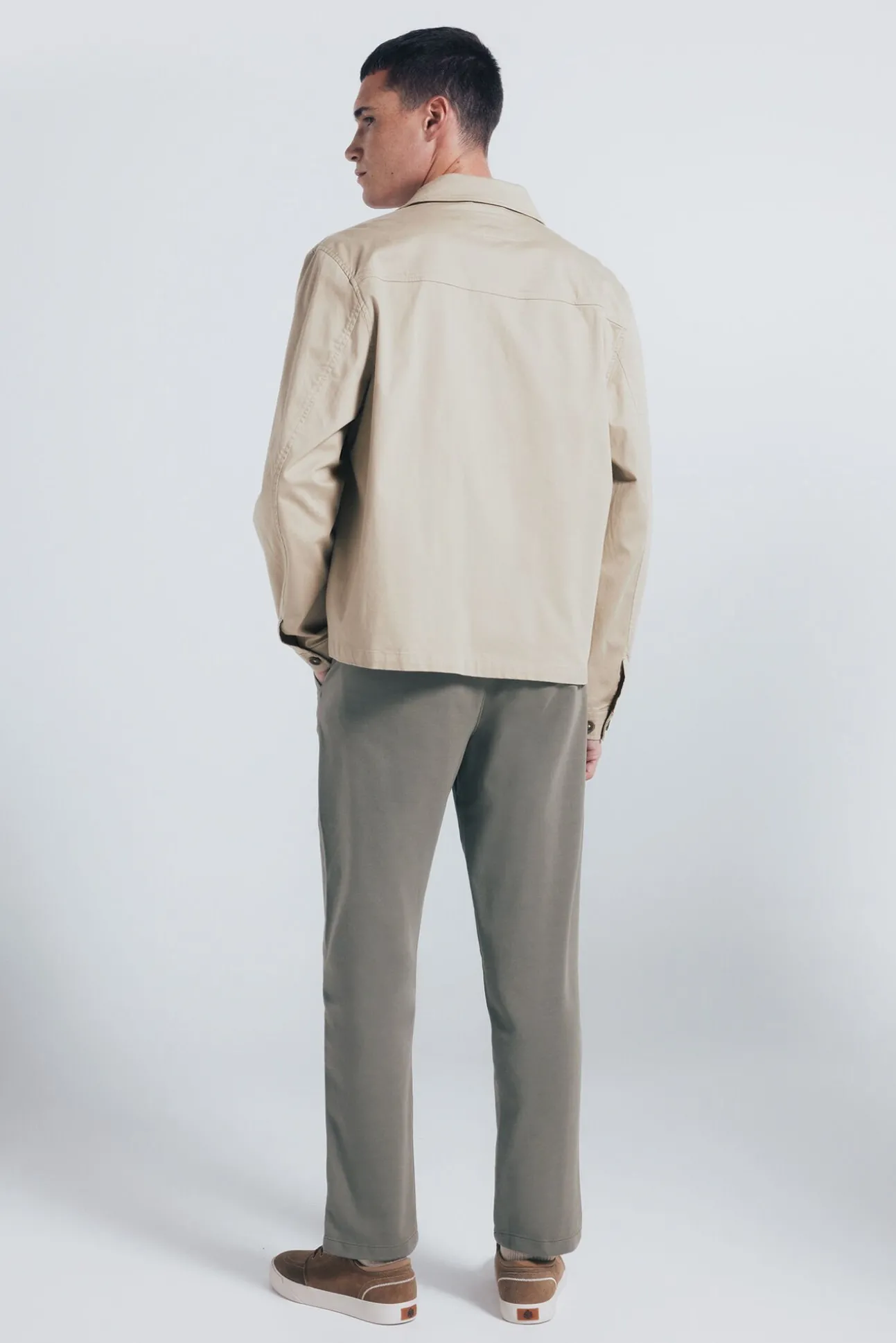 calças chino slim fit confortáveis