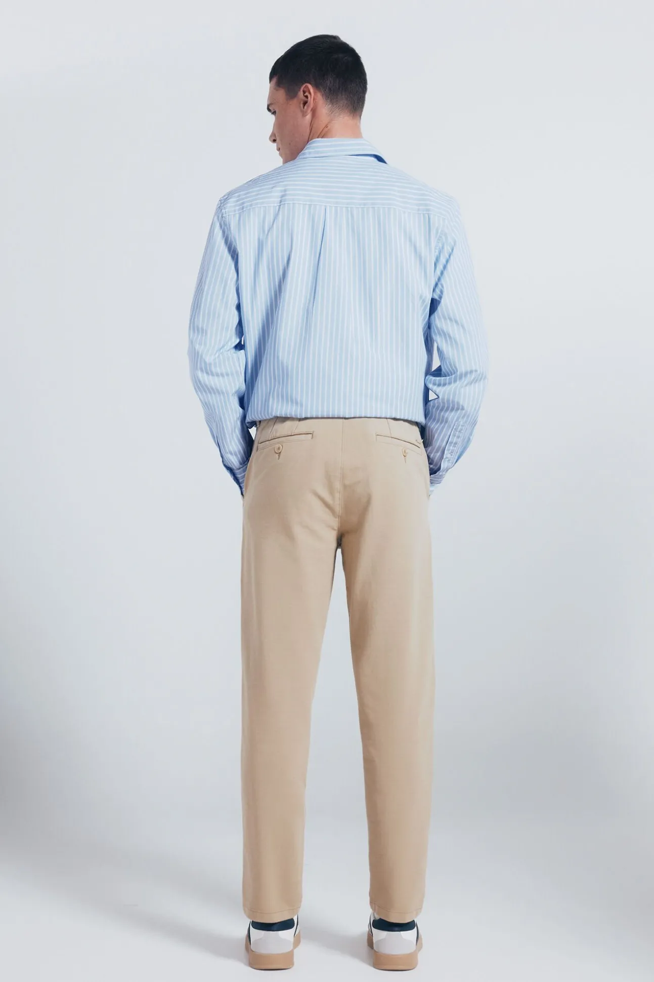 calças chino slim fit confortáveis