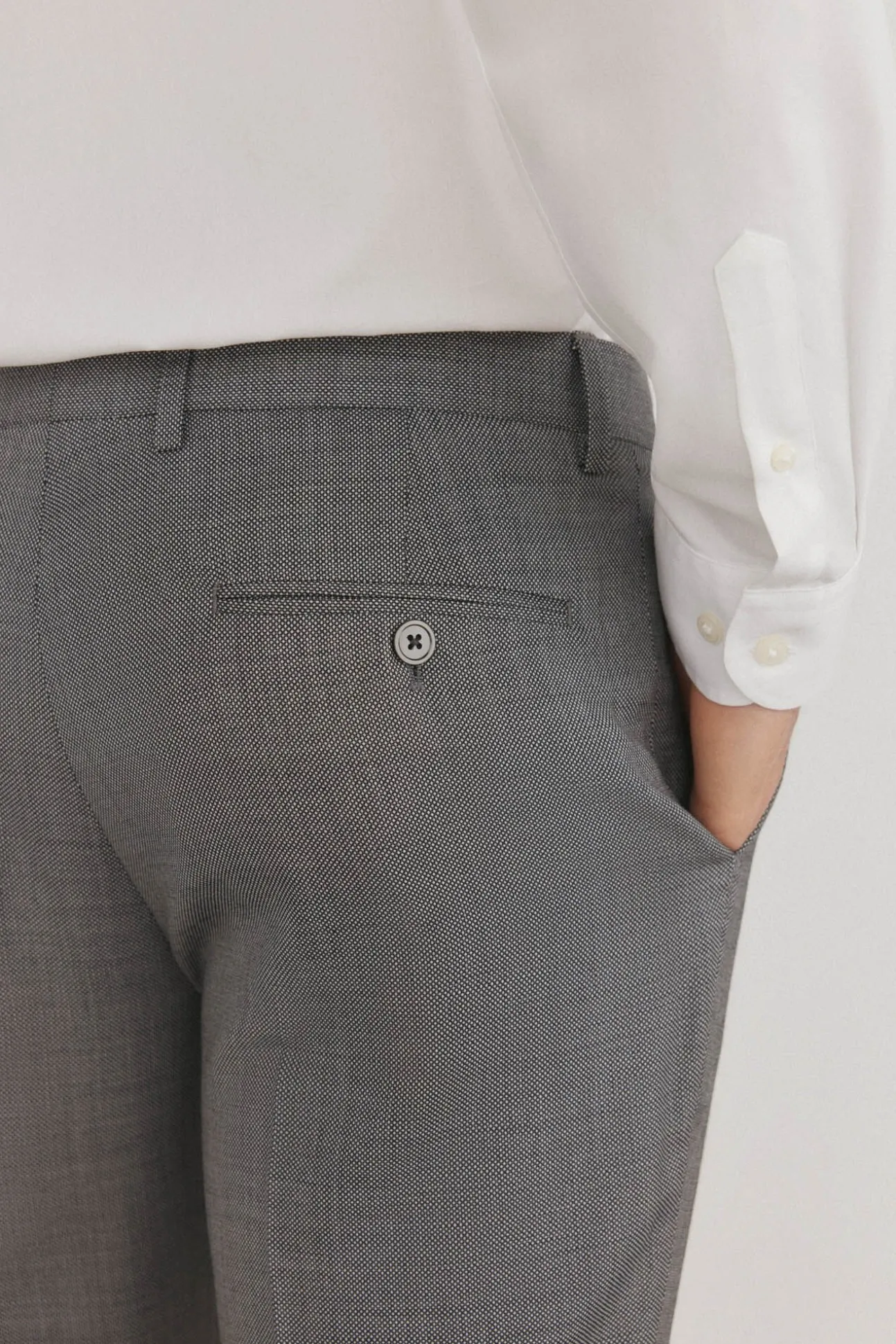 Calças estilo olho de pássaro, com modelagem slim fit e bielástica