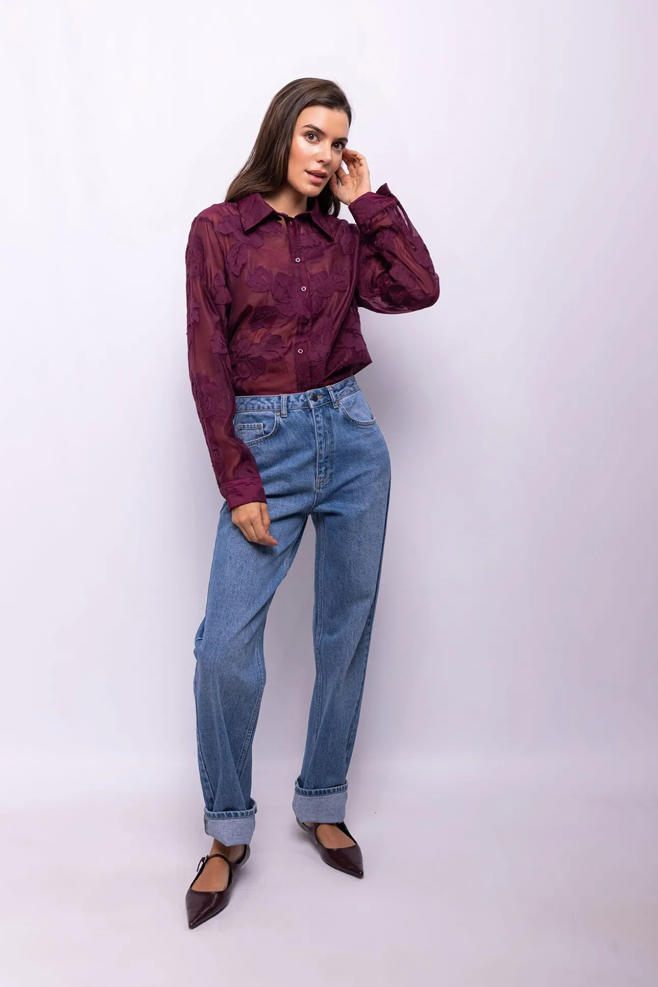 Camisa bordada com flores