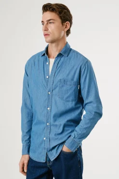 Camisa clássica ajustada.