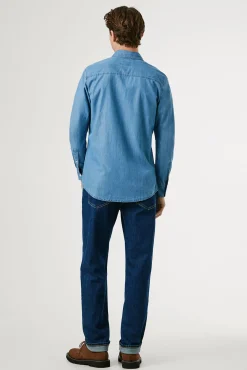 Camisa clássica ajustada.