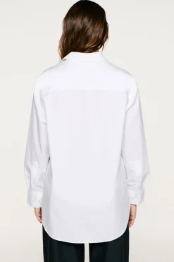 Camisa com caimento relaxado