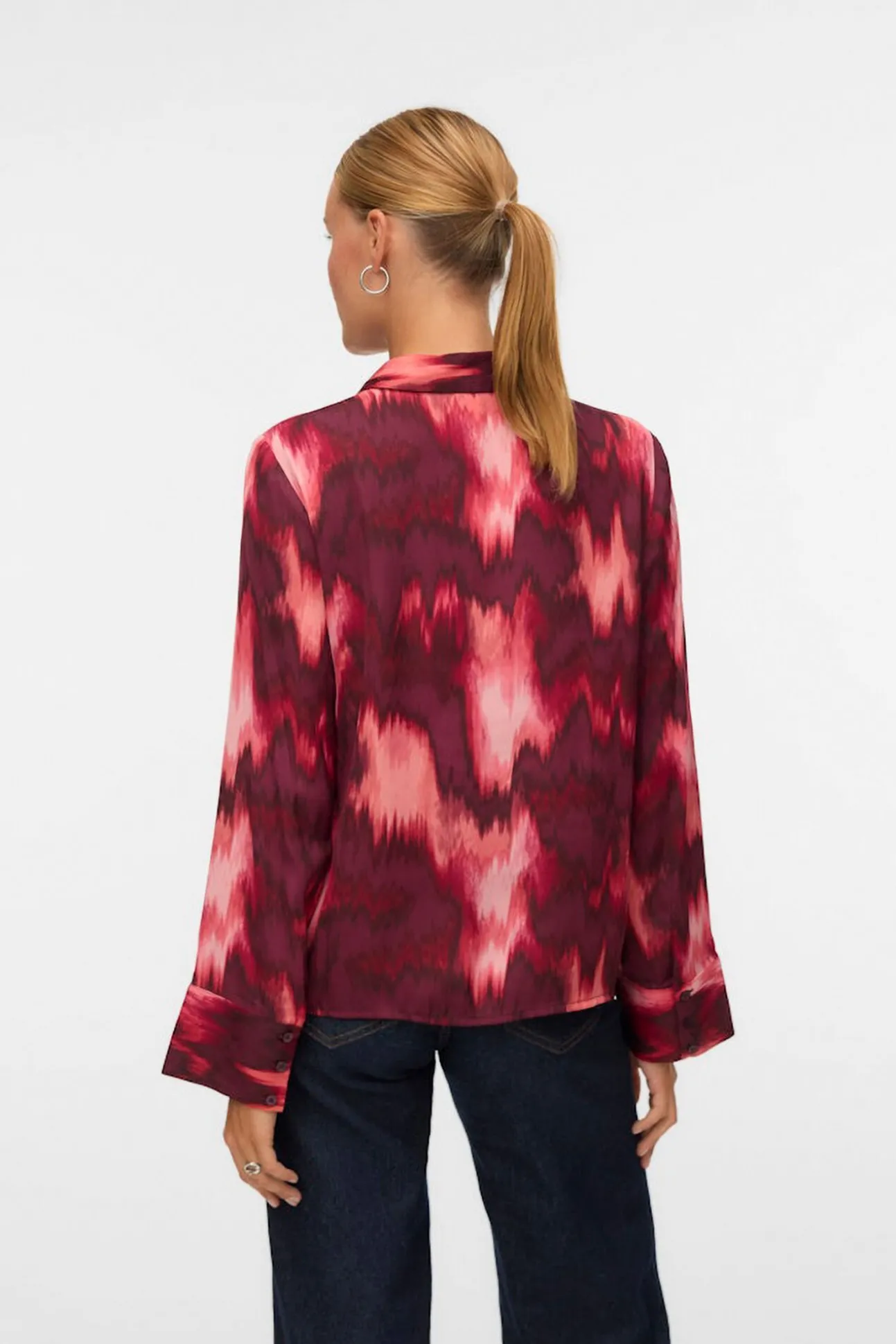 Camisa com efeito acetinado