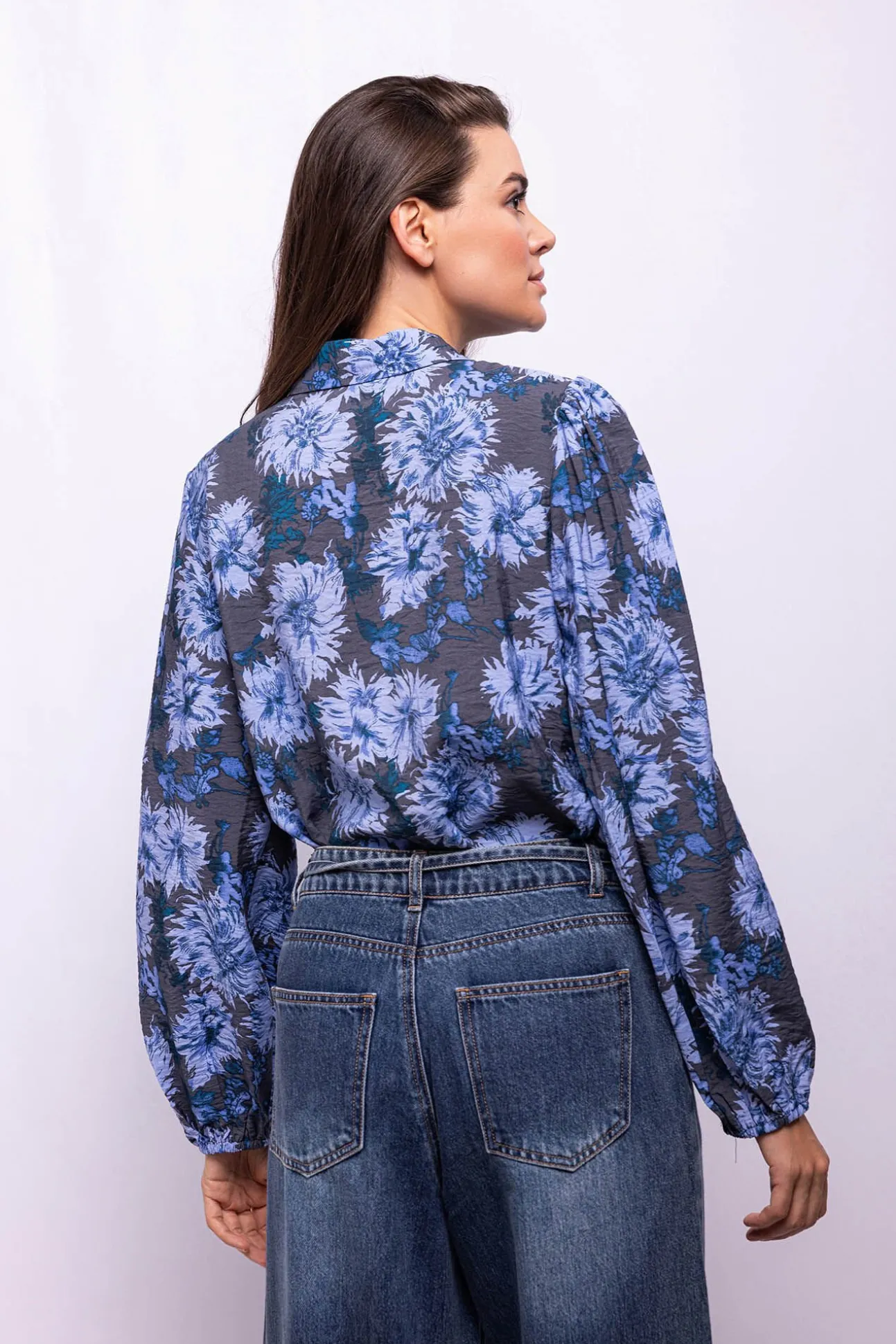 Camisa com estampado de flores