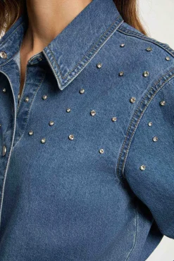 Camisa curta com cabochões