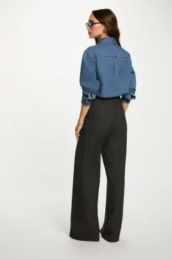 Camisa curta com cabochões