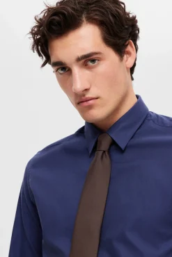 Camisa de algodão orgânico Slim Fit.