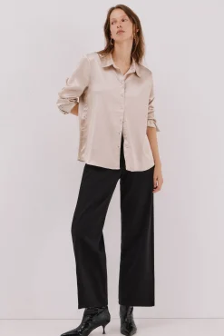 Camisa de cetim brilhante