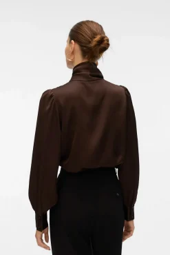 Camisa de cetim com laçada laço