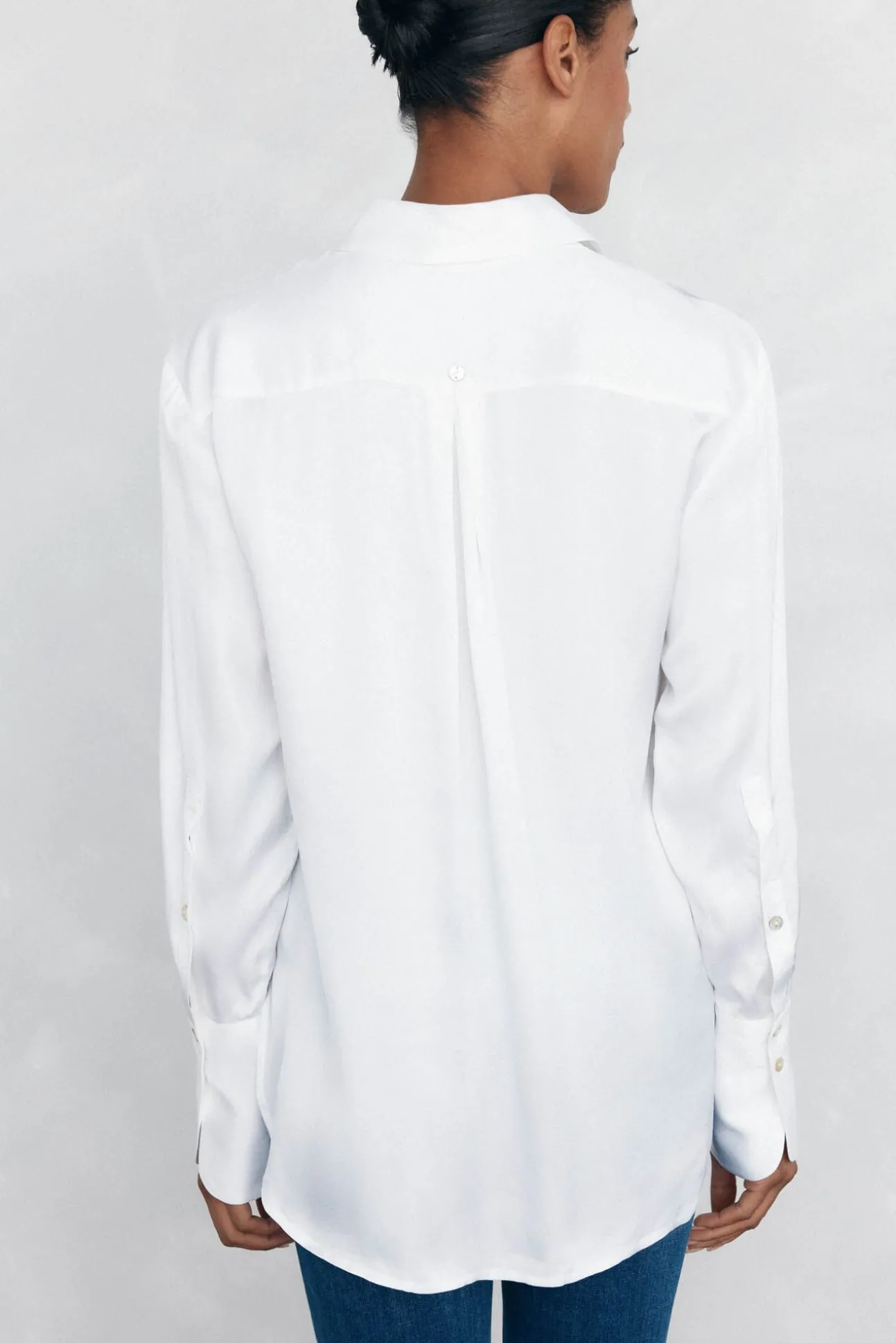 Camisa de cetim oversized
