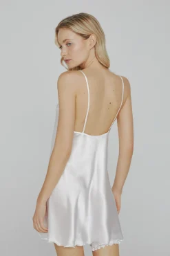 Camisa de dormir de mulher Ivette Bridal curta de cetim em branco
