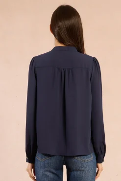 Camisa de manga comprida com detalhe de babados