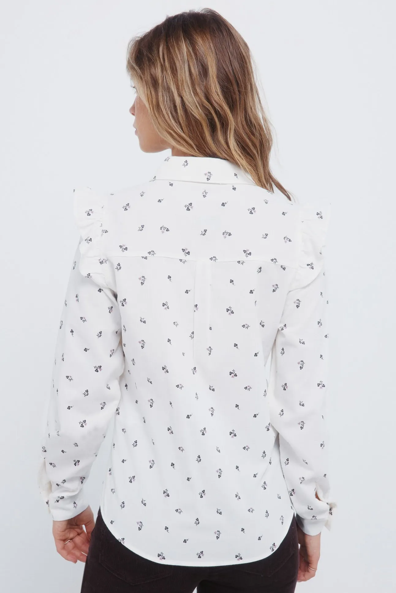 Camisa de veludo cotelê com babados nos ombros