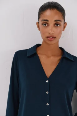 Camisa elástica com botões