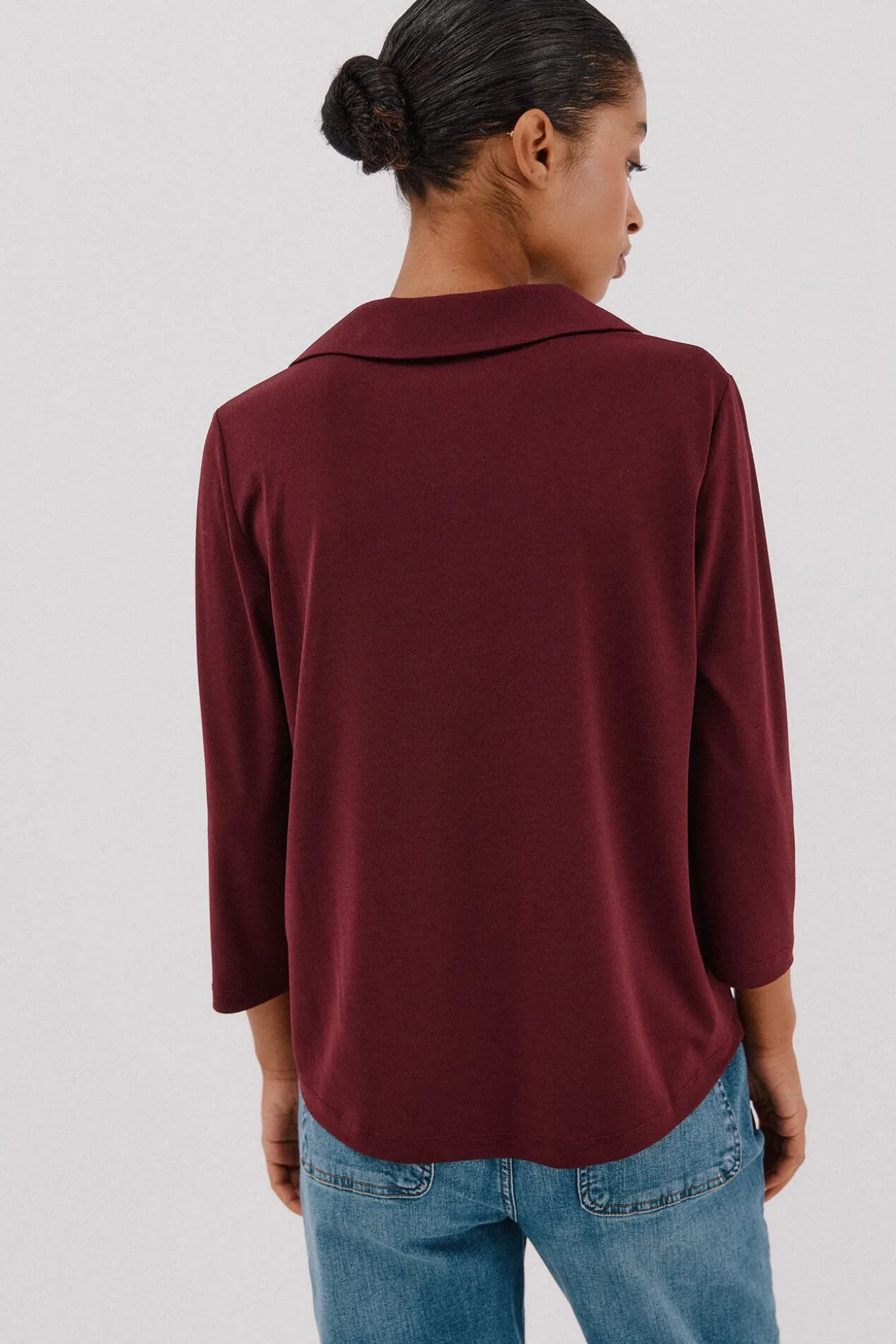 Camisa elástica com botões