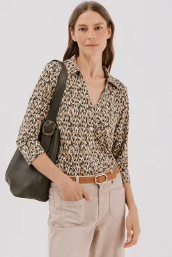 Camisa elástica com botões