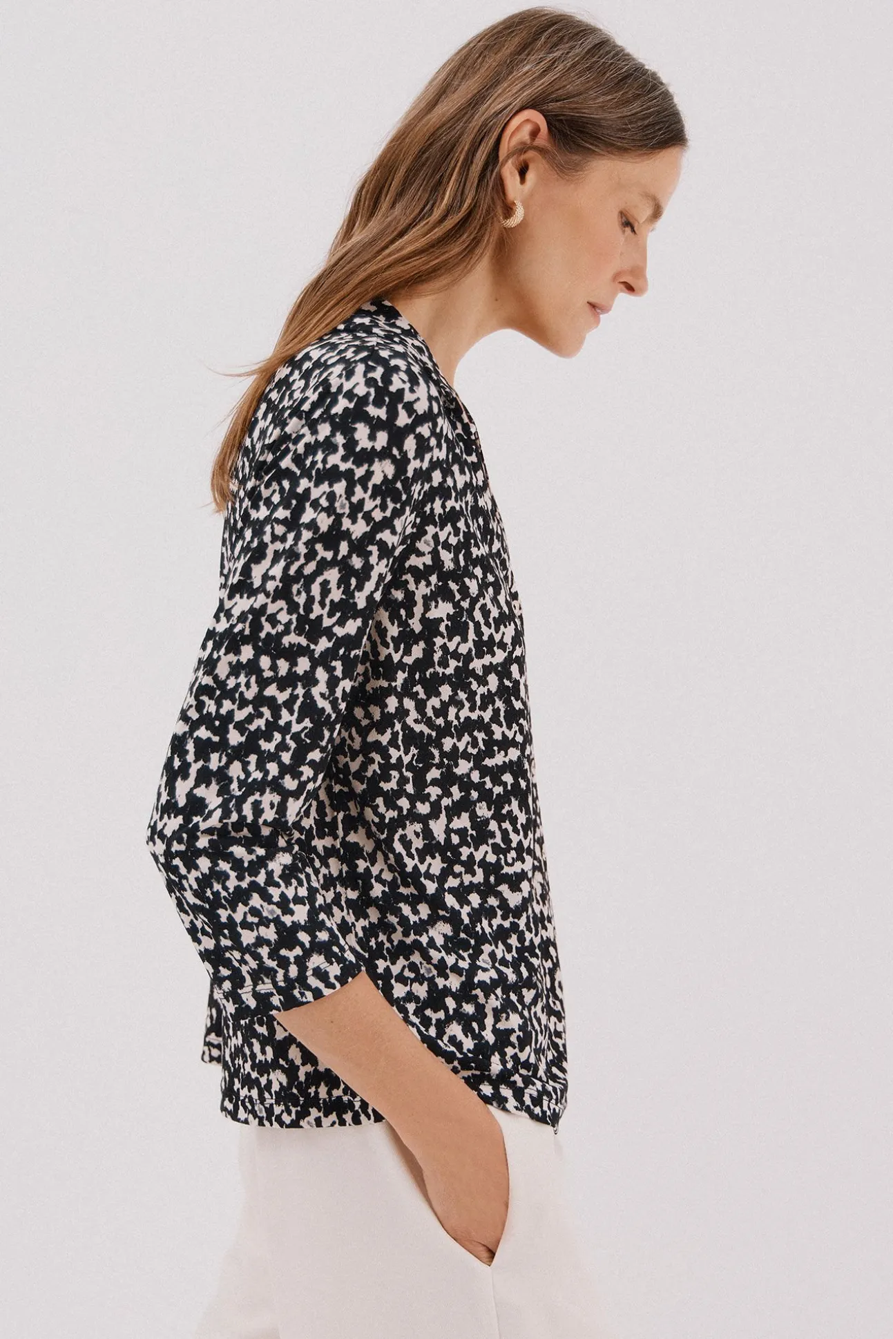 Camisa elástica com botões