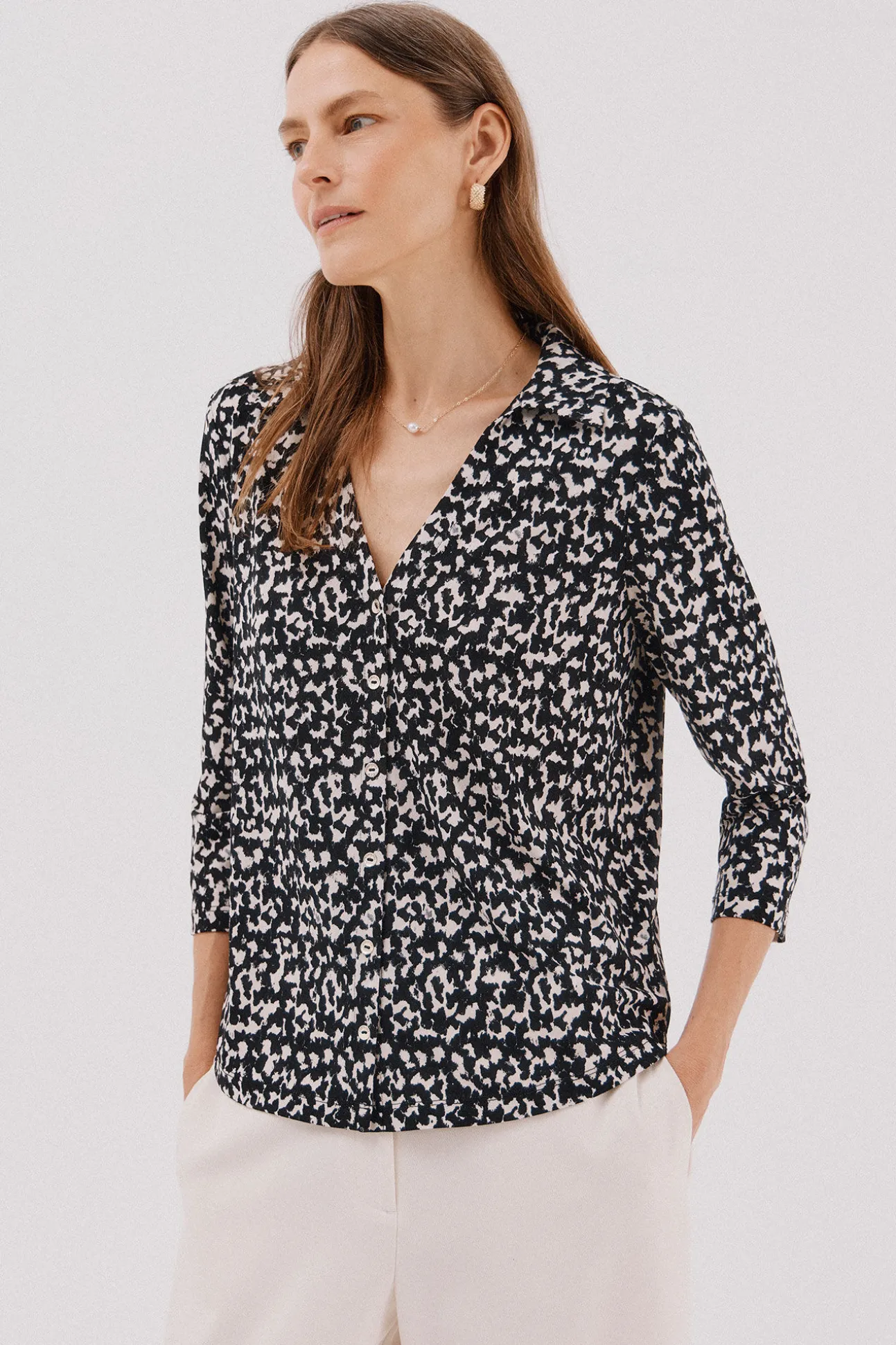 Camisa elástica com botões