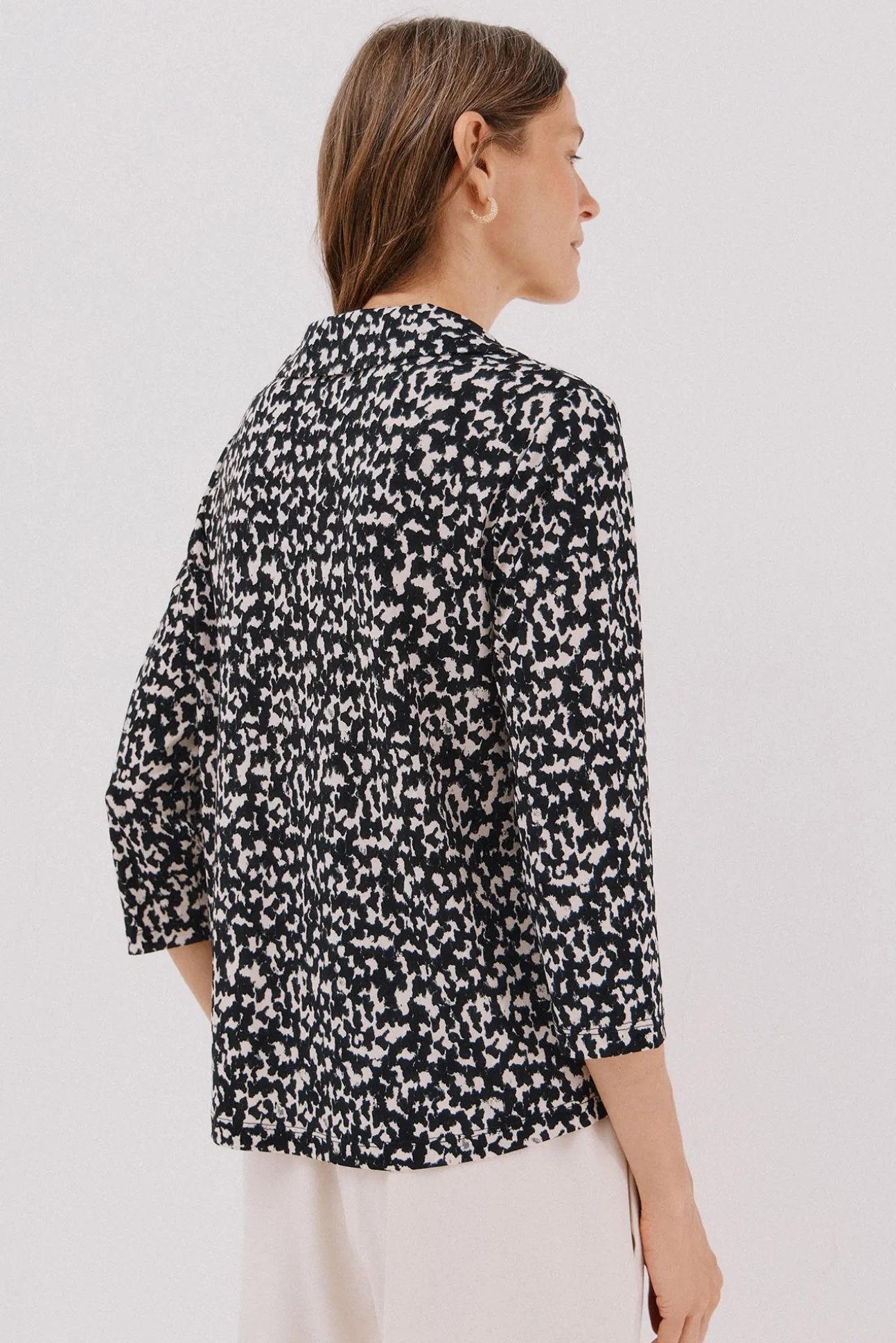 Camisa elástica com botões