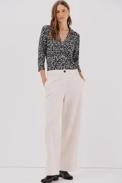 Camisa elástica com botões