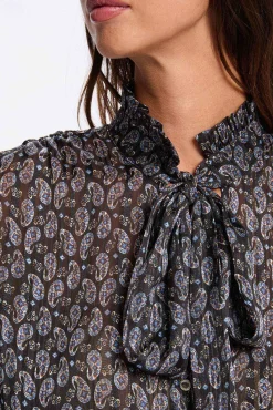Camisa fluida com gola em V