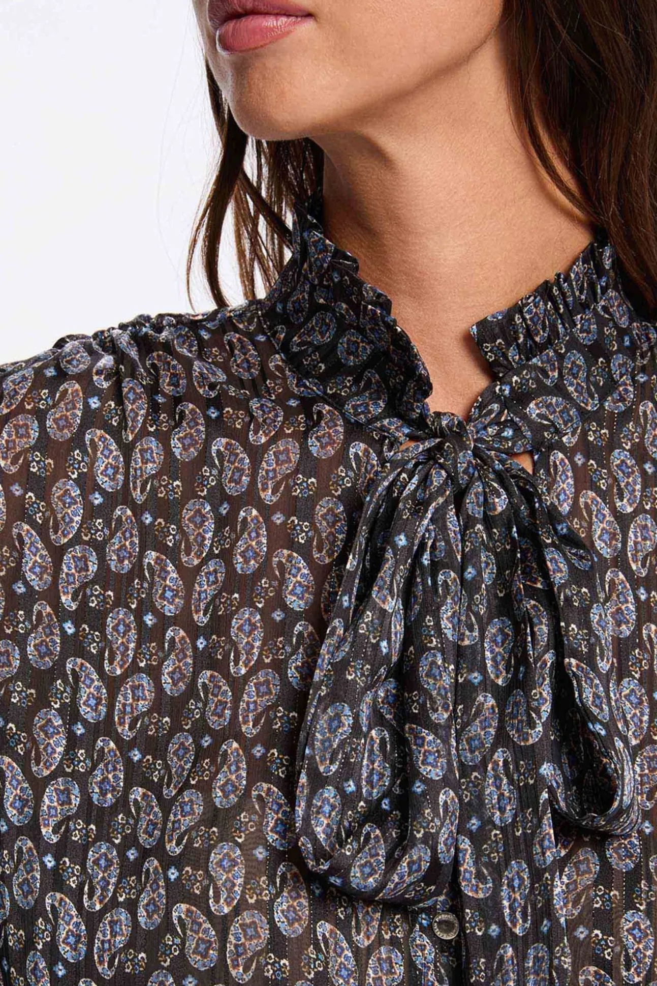 Camisa fluida com gola em V