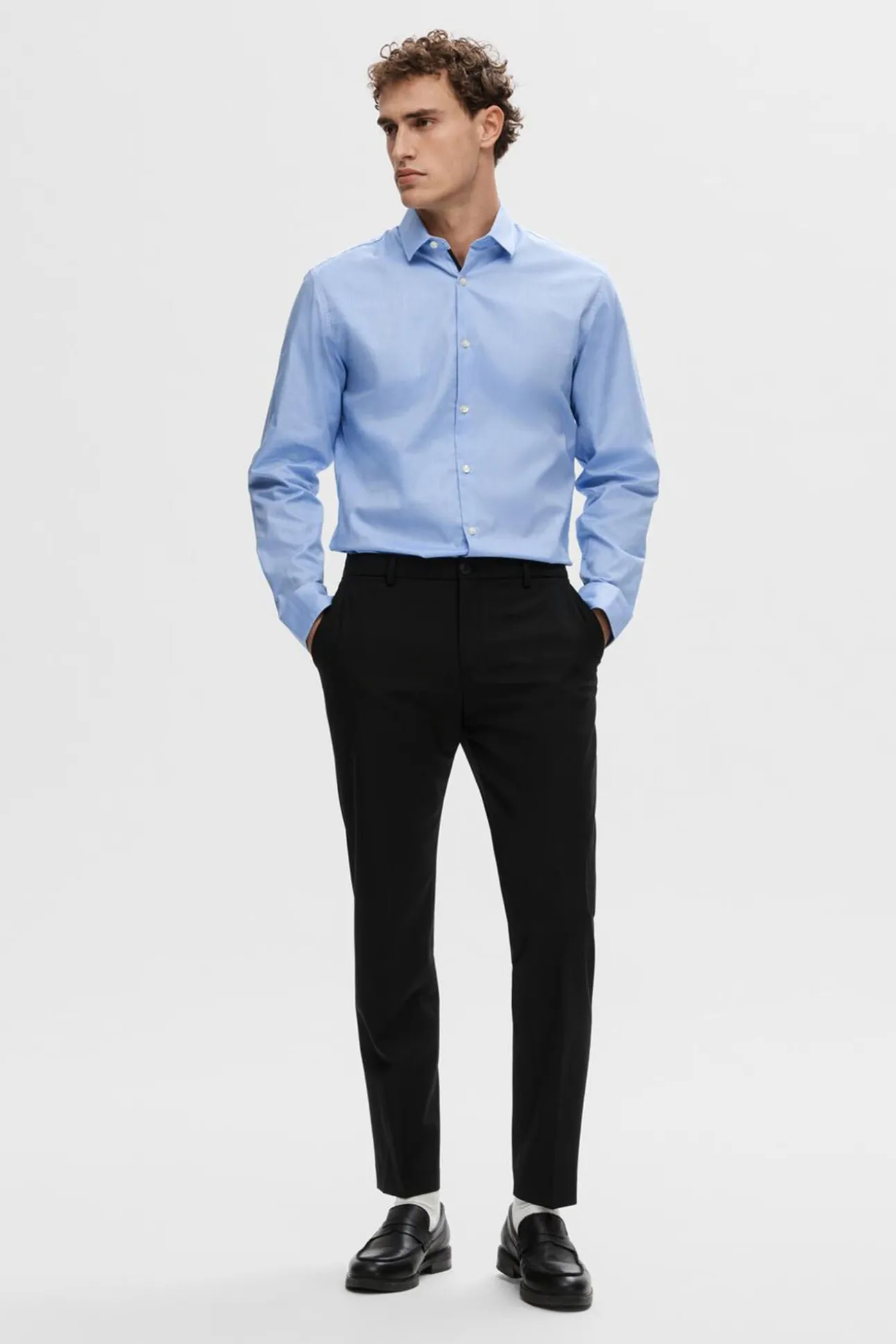 Camisa formal de corte justo em algodão orgânico.