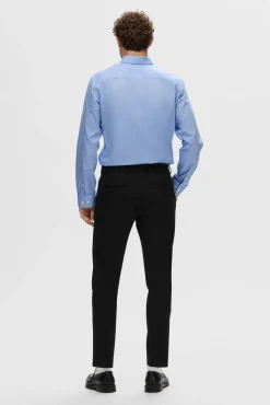 Camisa formal de corte justo em algodão orgânico.