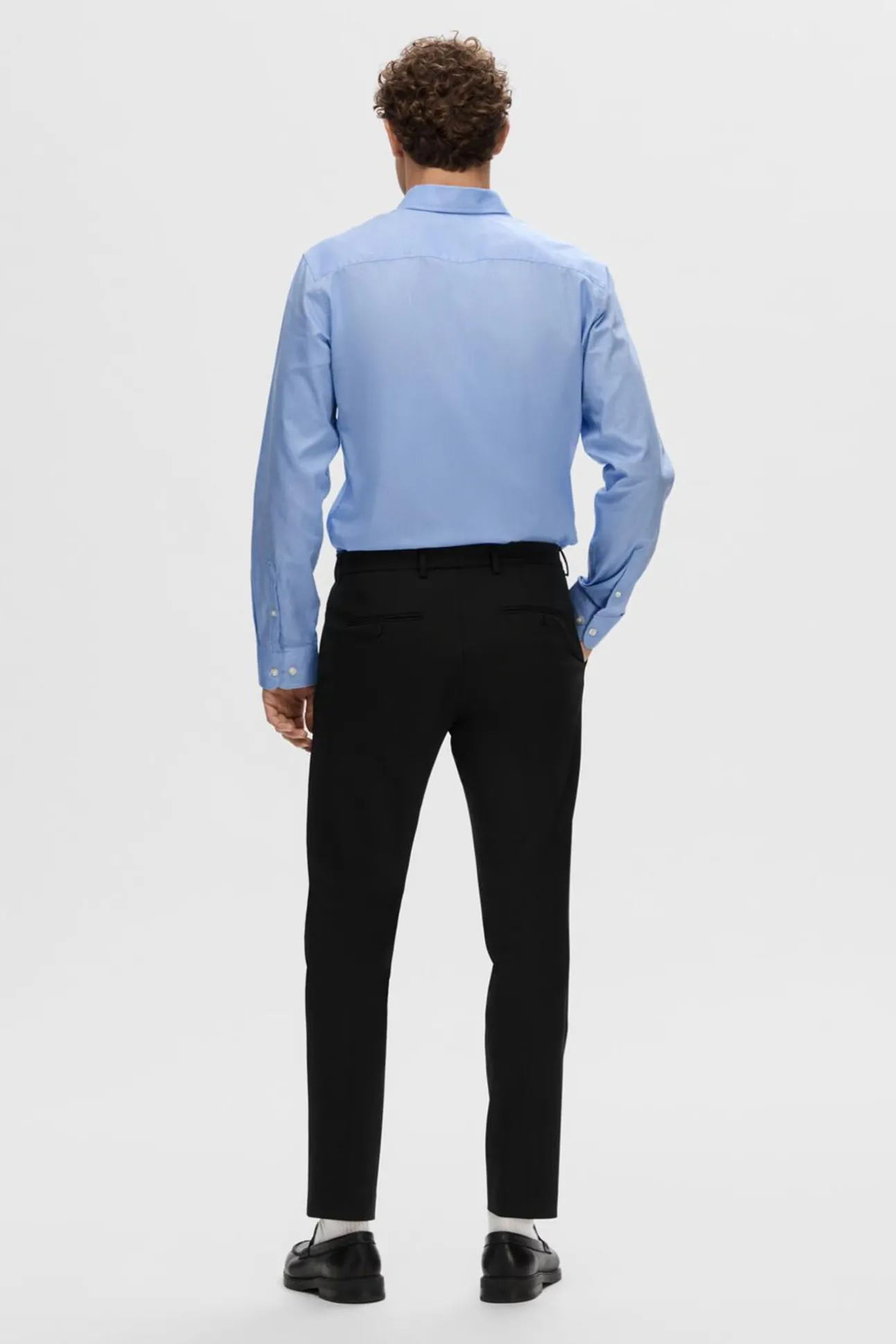 Camisa formal de corte justo em algodão orgânico.