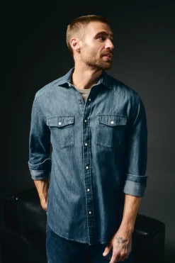 Camisa jeans com bolsos